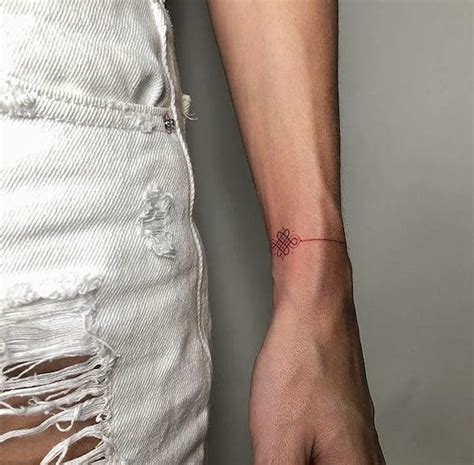 tatuaggio bracciale uomo bicipite|Il tatuaggio bracciale maschile che rende il bicipite ancora più。